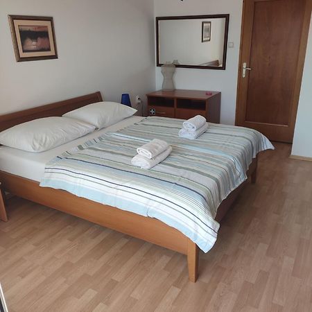 Biuk Apartments Novi Vinodolski Kültér fotó