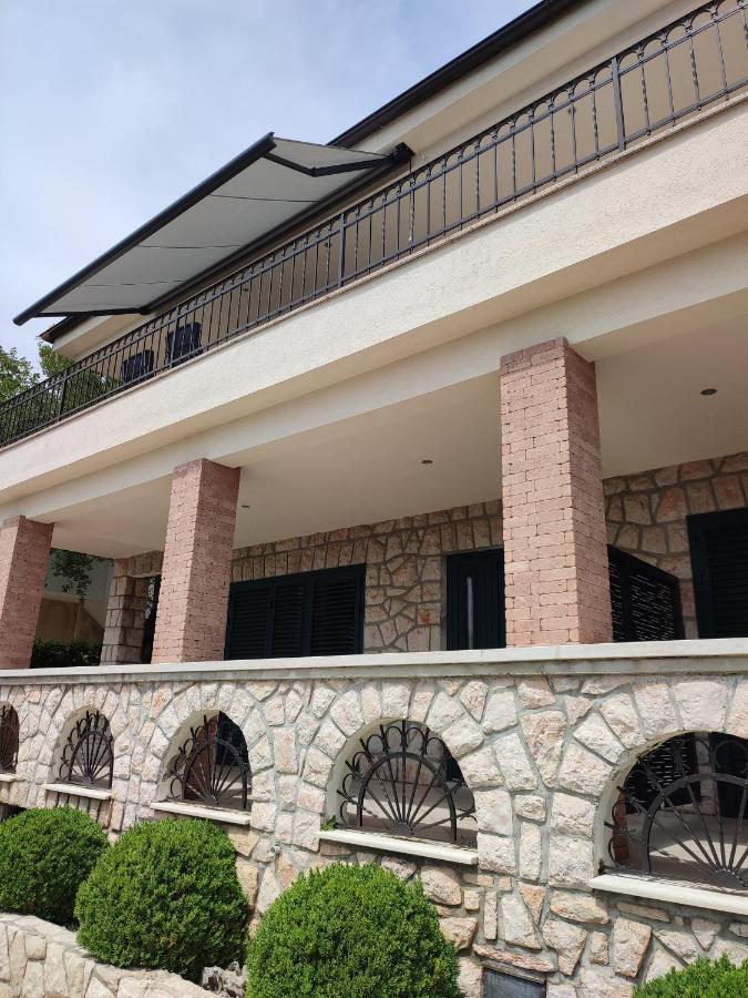 Biuk Apartments Novi Vinodolski Kültér fotó