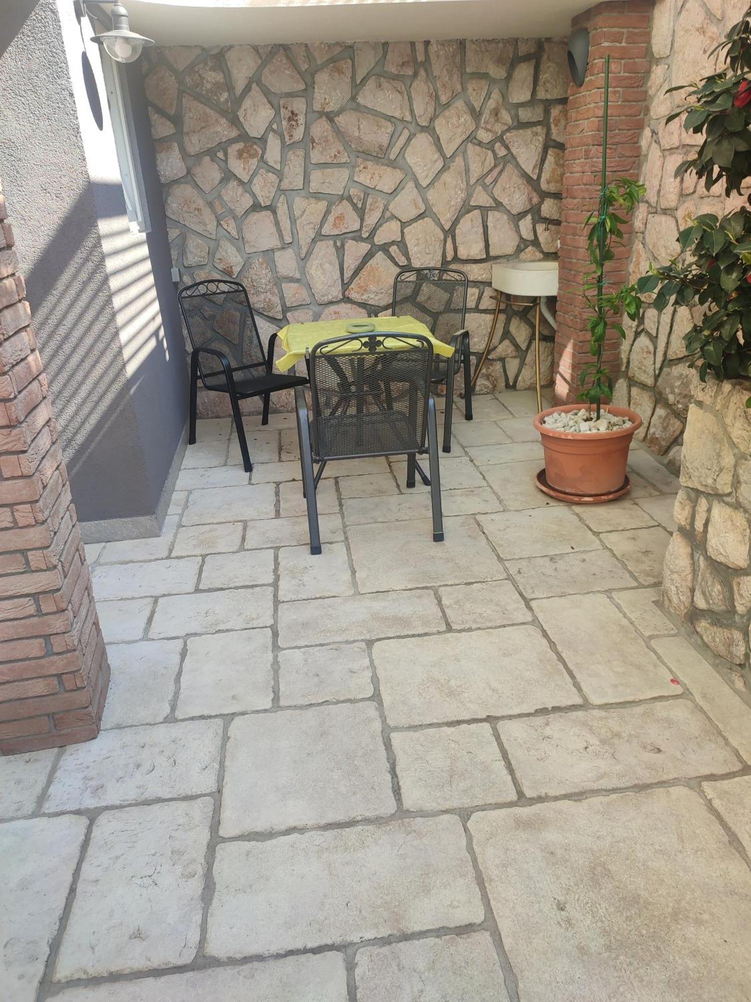 Biuk Apartments Novi Vinodolski Kültér fotó