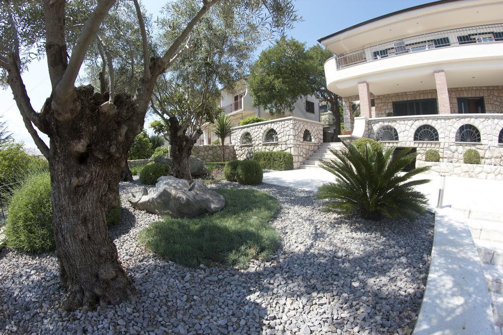 Biuk Apartments Novi Vinodolski Kültér fotó
